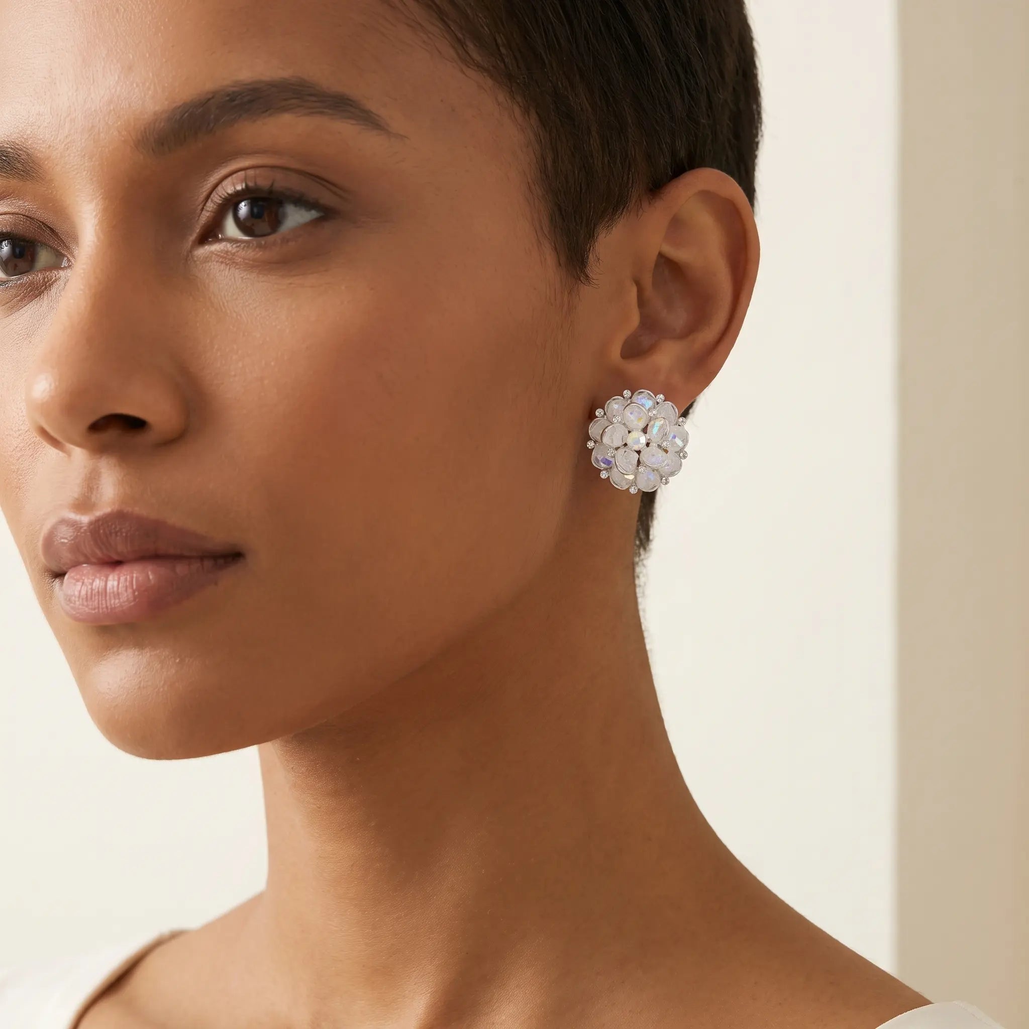 Lisizen Handmade Crystal Flower Earrings for Adults, Unique Fashion Gentle Versatile Elegant Light Luxury Minimalist Design, Feminine Bling Effect Ear Accessories, DZEH6067, Sparkling Ear Jewelry